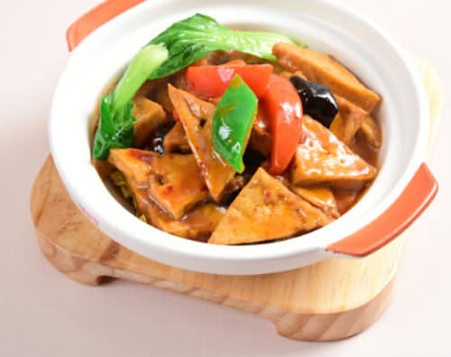 Braised Tofu in Hot Pot / 紅燒豆腐
